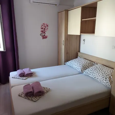 דירה Two Bedroom With Free Parking באסקה וודה