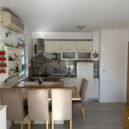 דירה Two Bedroom With Free Parking