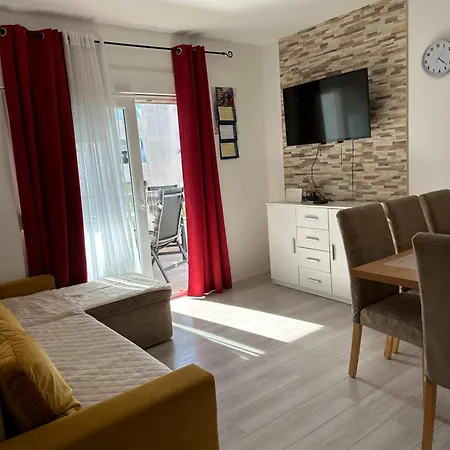 דירה Two Bedroom With Free Parking *