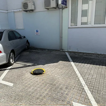 דירה Two Bedroom With Free Parking באסקה וודה