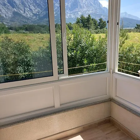 Two Bedroom With Free Parking דירה